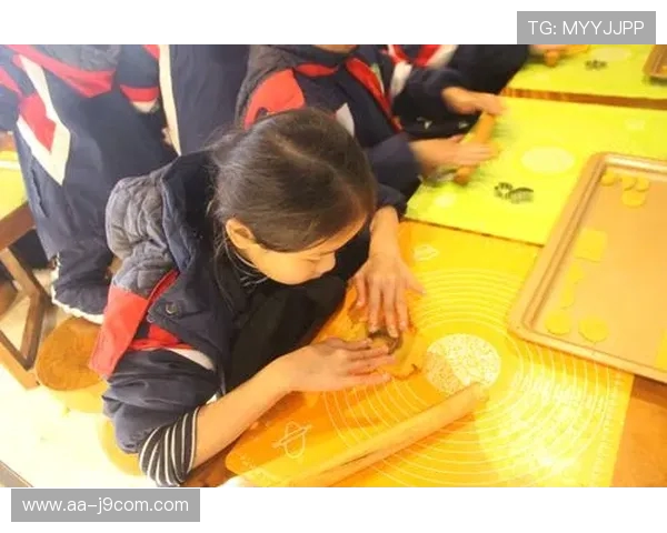 创意足球主题胶泥手工制作分享让孩子在玩乐中学习足球知识